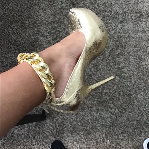 Gold high strapped pumps - Picture 6 of 7